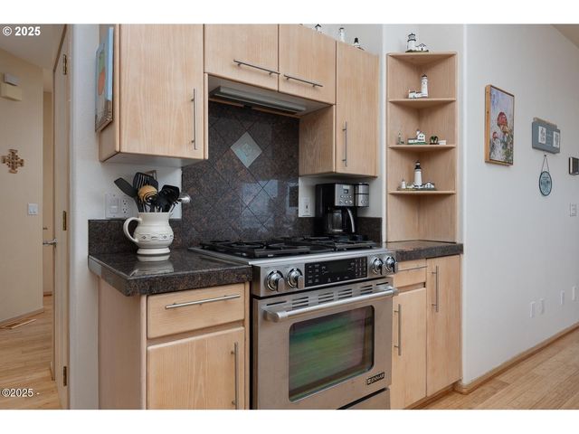 136 Se LARCH St, Newport, OR 97365