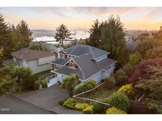 136 Se LARCH St, Newport, OR 97365