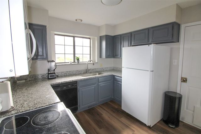 6111 Farmingdale Drive, Arlington, TX 76001
