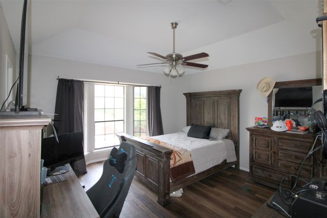 6111 Farmingdale Drive, Arlington, TX 76001