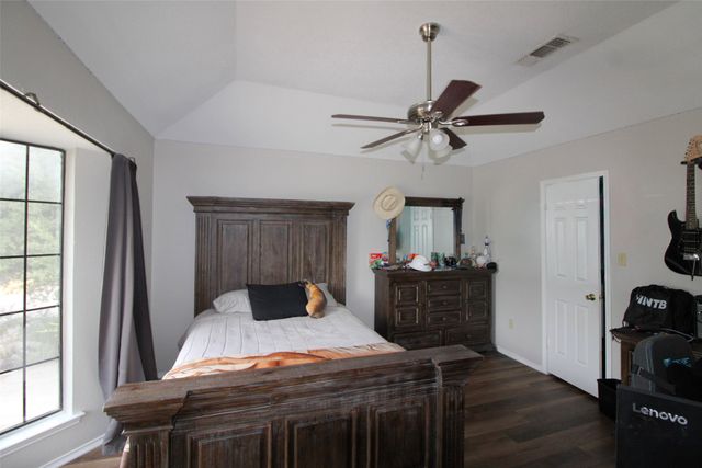 6111 Farmingdale Drive, Arlington, TX 76001