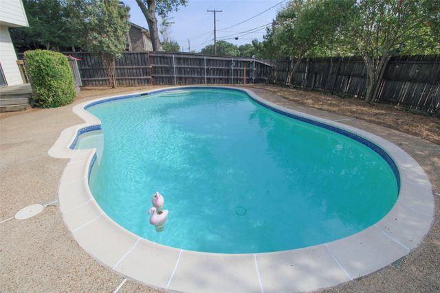 6111 Farmingdale Drive, Arlington, TX 76001
