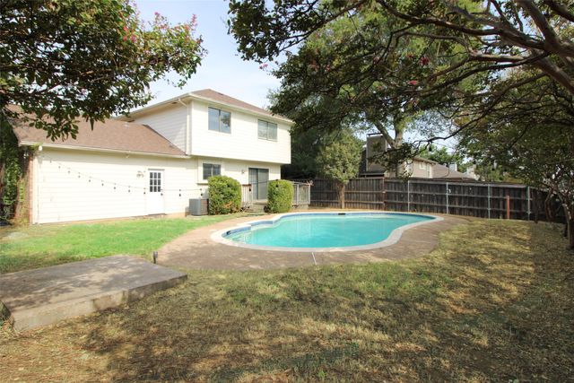6111 Farmingdale Drive, Arlington, TX 76001