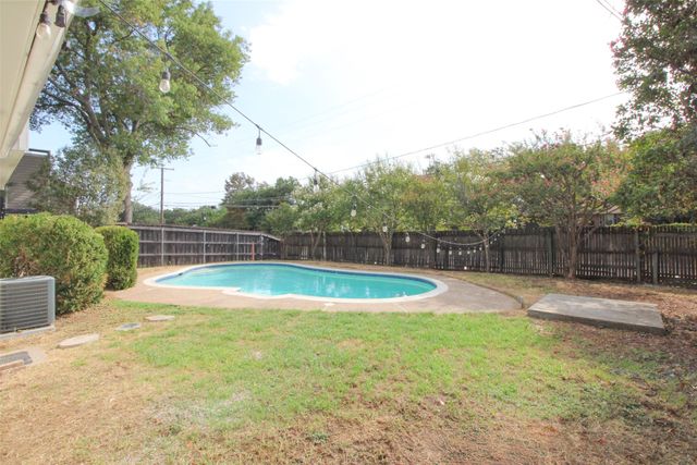 6111 Farmingdale Drive, Arlington, TX 76001