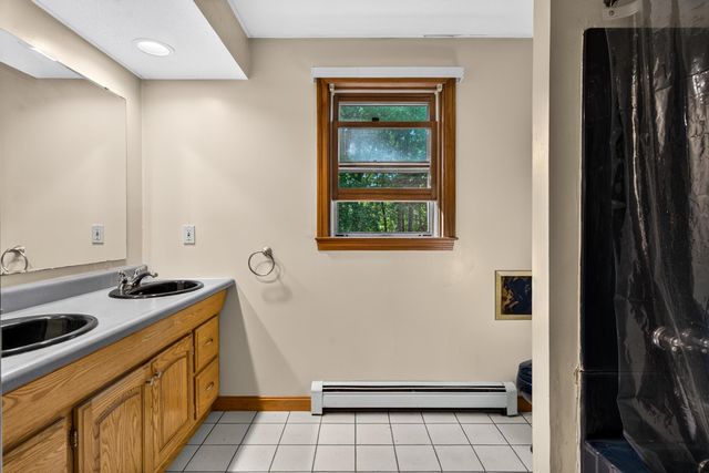 8 Raelynn Drive, Derry, NH 03038