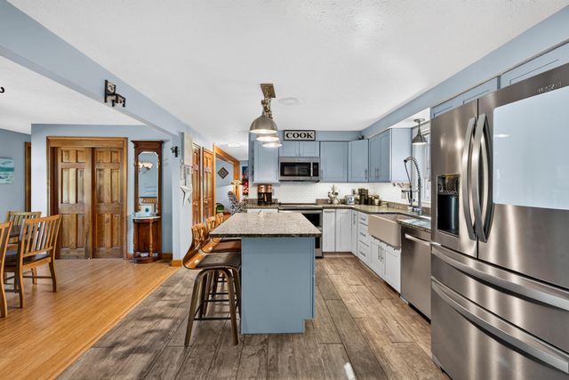 8 Raelynn Drive, Derry, NH 03038