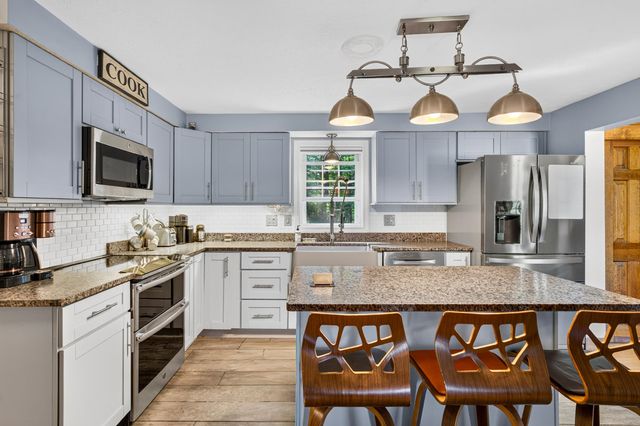 8 Raelynn Drive, Derry, NH 03038