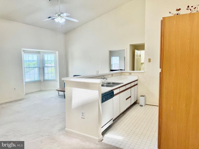 665 CONSTELLATION SQ SE #E, Leesburg, VA 20175
