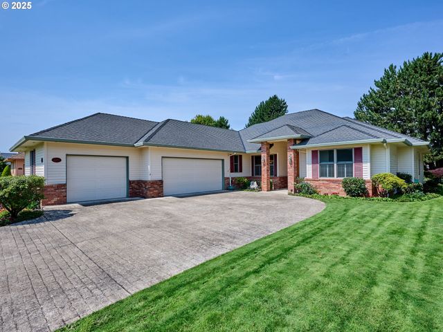 2411 MERIDIAN Dr, Woodburn, OR 97071