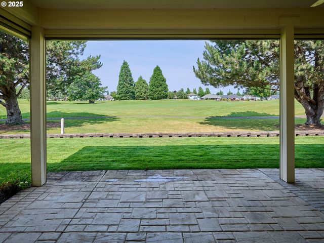 2411 MERIDIAN Dr, Woodburn, OR 97071