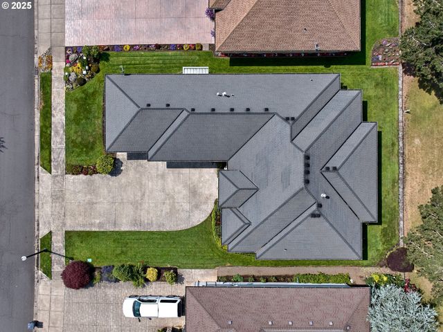 2411 MERIDIAN Dr, Woodburn, OR 97071