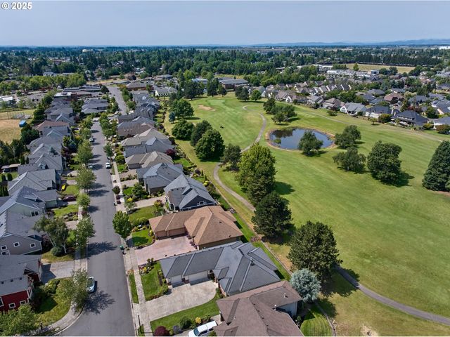 2411 MERIDIAN Dr, Woodburn, OR 97071