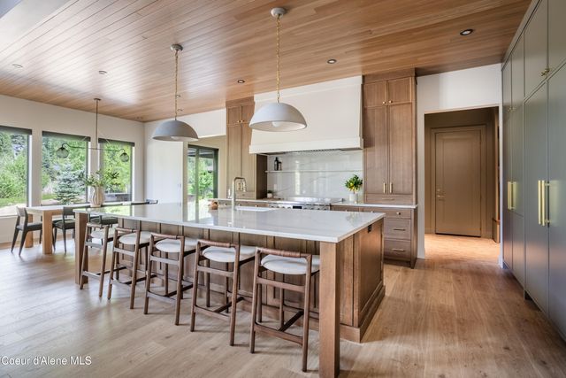12 Alpenrose LN, Sandpoint, ID 83864