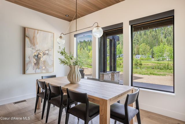 12 Alpenrose LN, Sandpoint, ID 83864