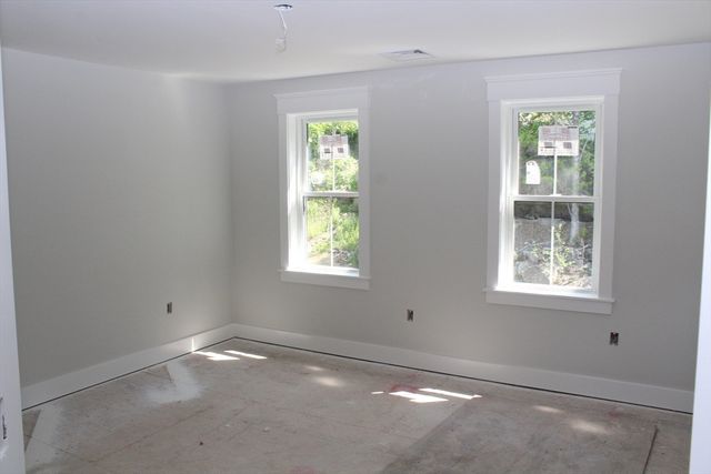 32 Mendon St, Upton, MA 01568
