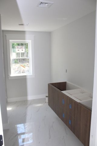 32 Mendon St, Upton, MA 01568