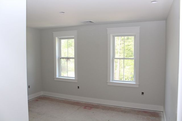32 Mendon St, Upton, MA 01568