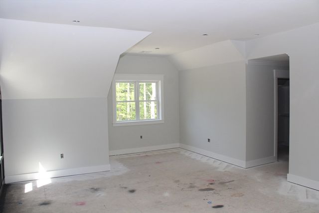 32 Mendon St, Upton, MA 01568