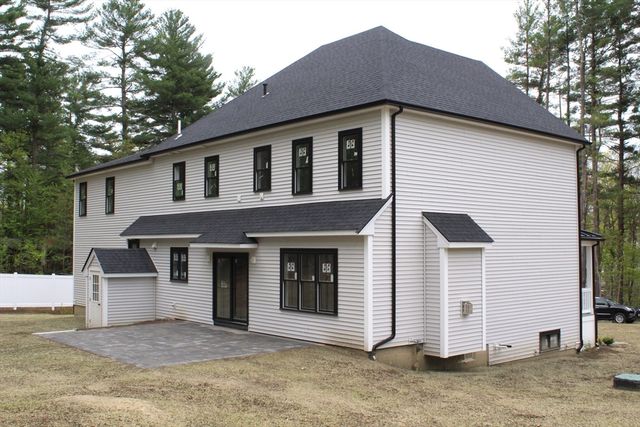 32 Mendon St, Upton, MA 01568
