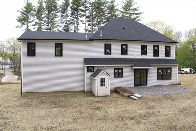 32 Mendon St, Upton, MA 01568