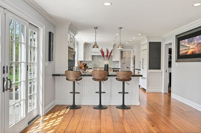 33 Cliffdale Road, Greenwich, CT 06831