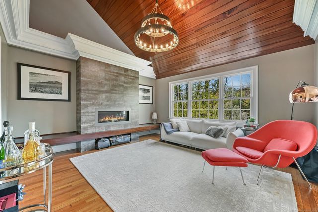 33 Cliffdale Road, Greenwich, CT 06831