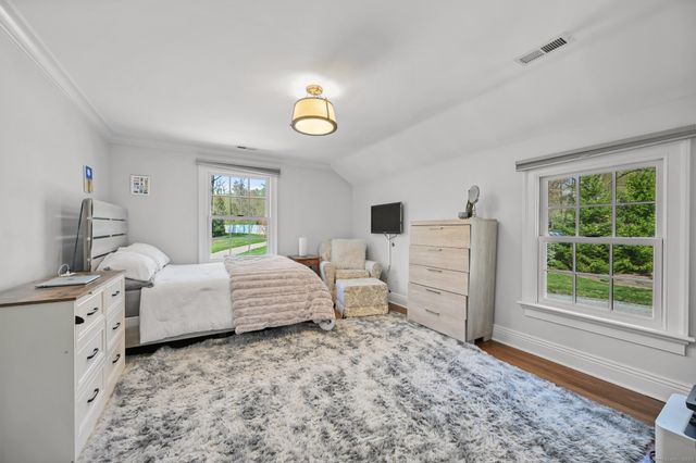 33 Cliffdale Road, Greenwich, CT 06831