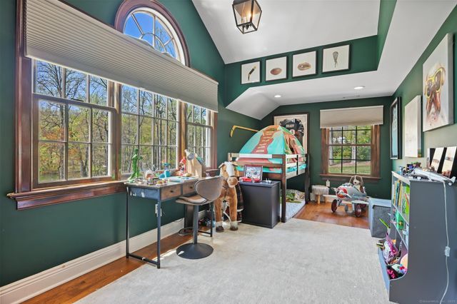33 Cliffdale Road, Greenwich, CT 06831