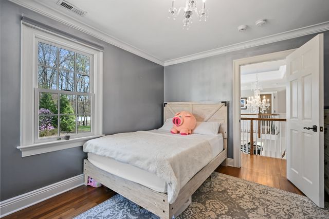 33 Cliffdale Road, Greenwich, CT 06831