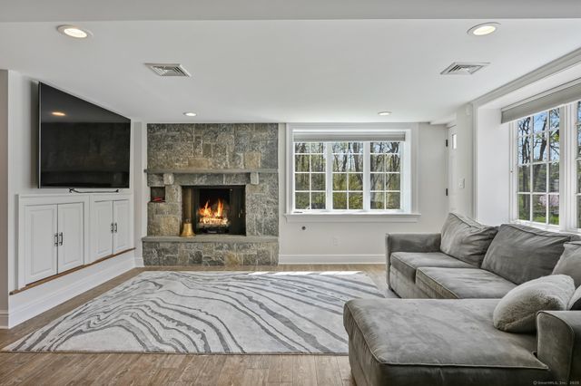 33 Cliffdale Road, Greenwich, CT 06831
