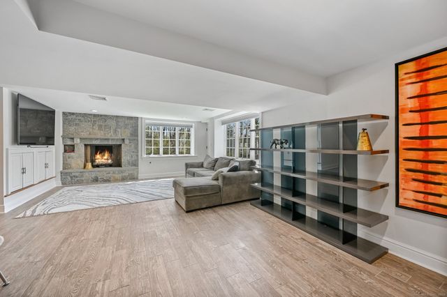33 Cliffdale Road, Greenwich, CT 06831