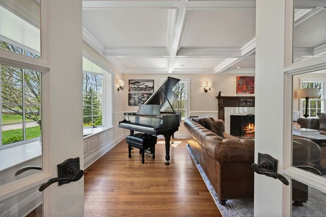 33 Cliffdale Road, Greenwich, CT 06831