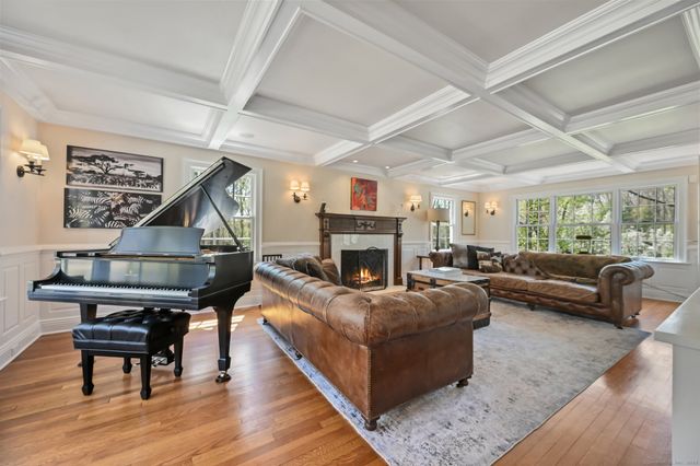 33 Cliffdale Road, Greenwich, CT 06831