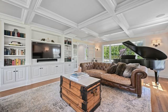 33 Cliffdale Road, Greenwich, CT 06831