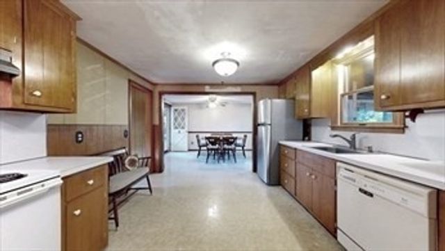 37 Eames St, North Reading, MA 01864