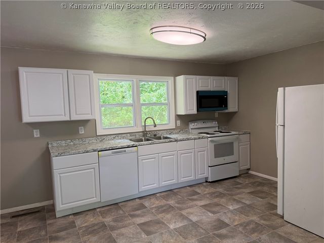 807 Dutch Hollow Road, Dunbar, WV 25064