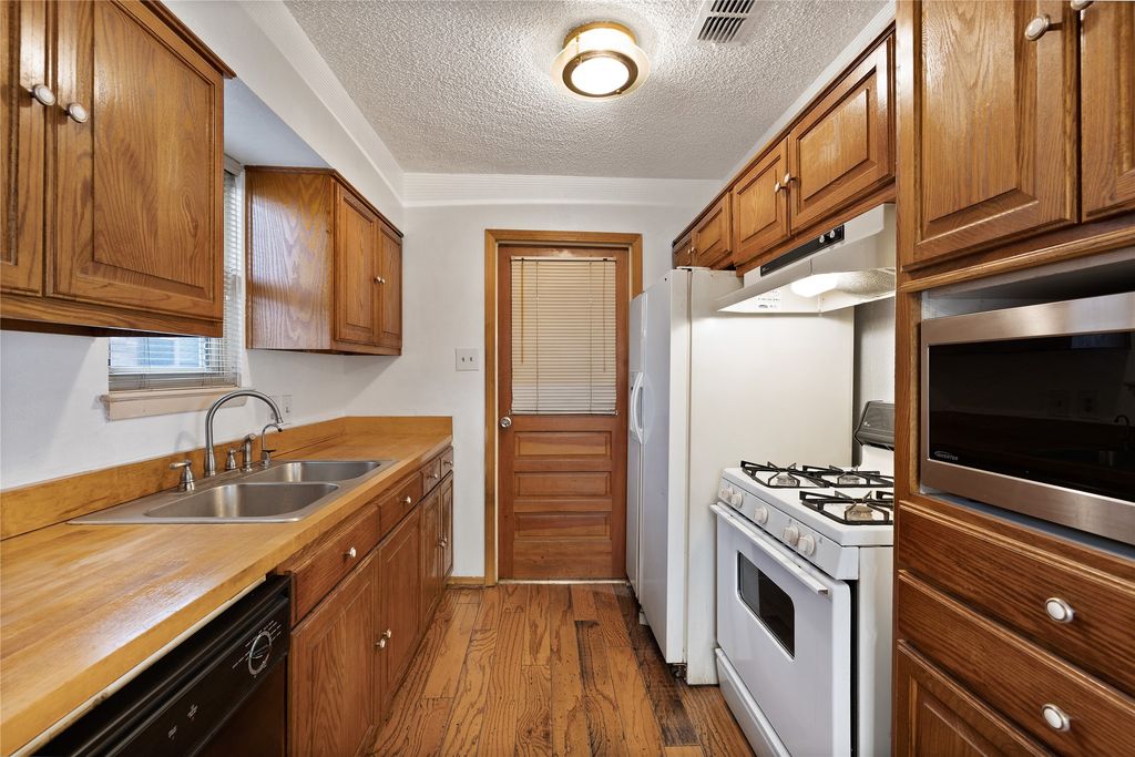 3826 Pendleton Court, Irving, TX 75062 — photo 4