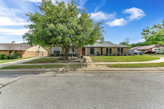 2304 Oakmont Drive, Bedford, TX 76022