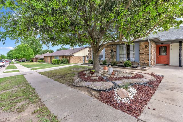2304 Oakmont Drive, Bedford, TX 76022