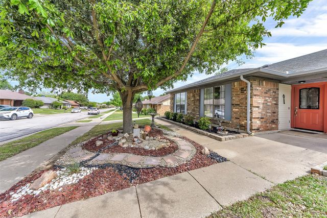 2304 Oakmont Drive, Bedford, TX 76022