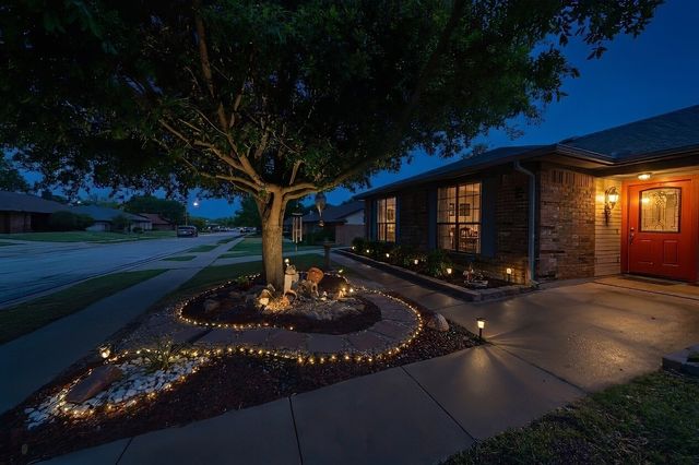 2304 Oakmont Drive, Bedford, TX 76022