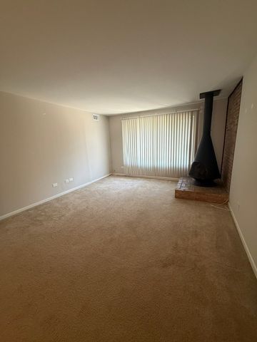 6176 Knoll Lane Court 202, Willowbrook, IL 60527