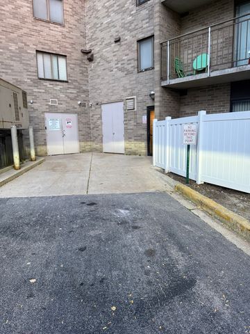 6176 Knoll Lane Court 202, Willowbrook, IL 60527