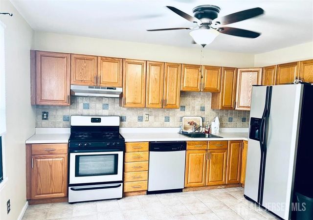 13 Essesx Street, Carteret, NJ 07008