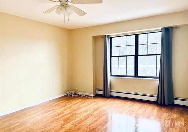 13 Essesx Street, Carteret, NJ 07008