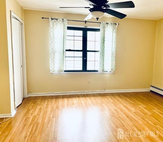 13 Essesx Street, Carteret, NJ 07008
