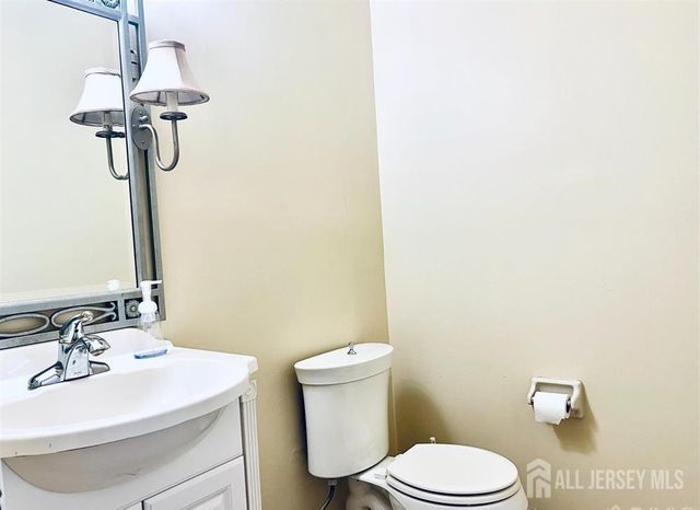 13 Essesx Street, Carteret, NJ 07008
