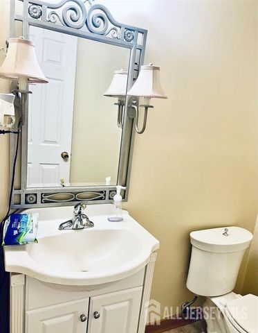 13 Essesx Street, Carteret, NJ 07008