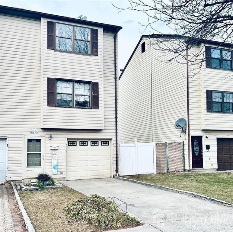 13 Essesx Street, Carteret, NJ 07008