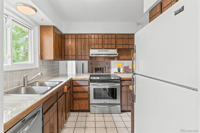9424 W 75th Way, Arvada, CO 80005